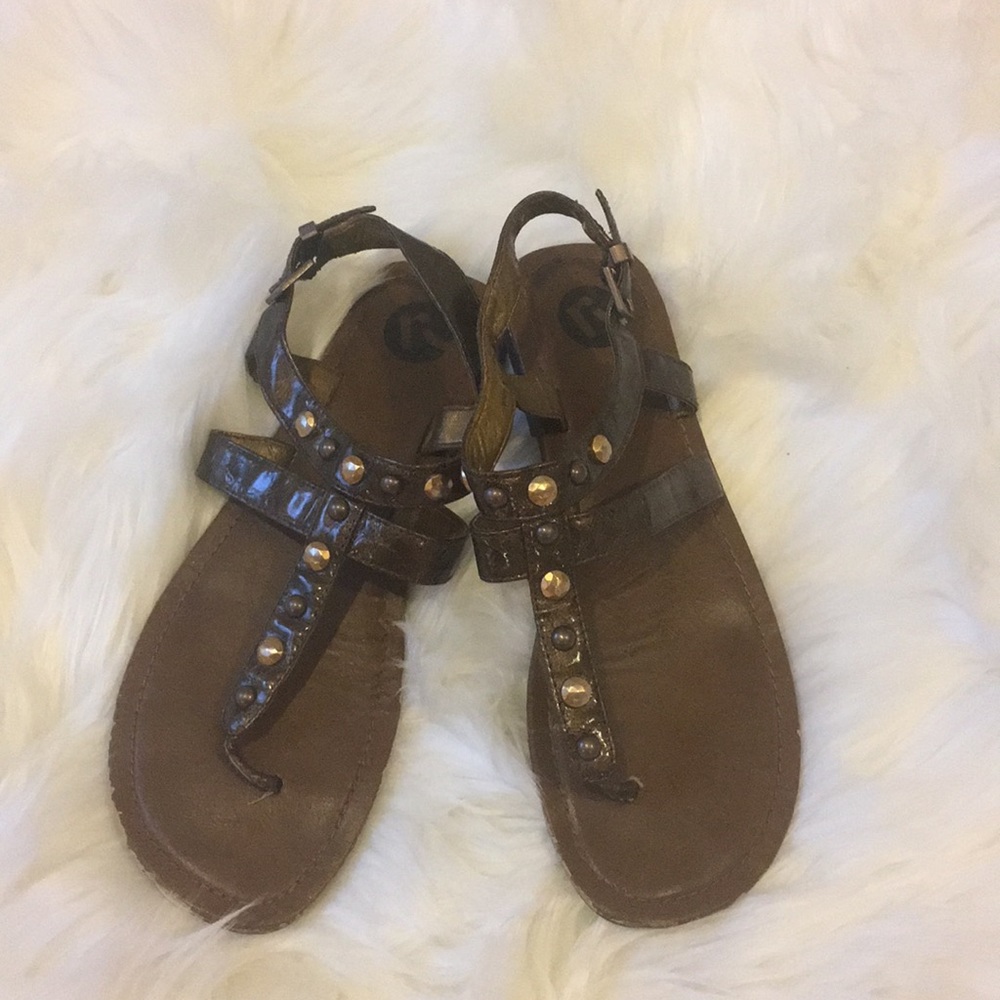 Report Brown Patent Leather Thong Sandals